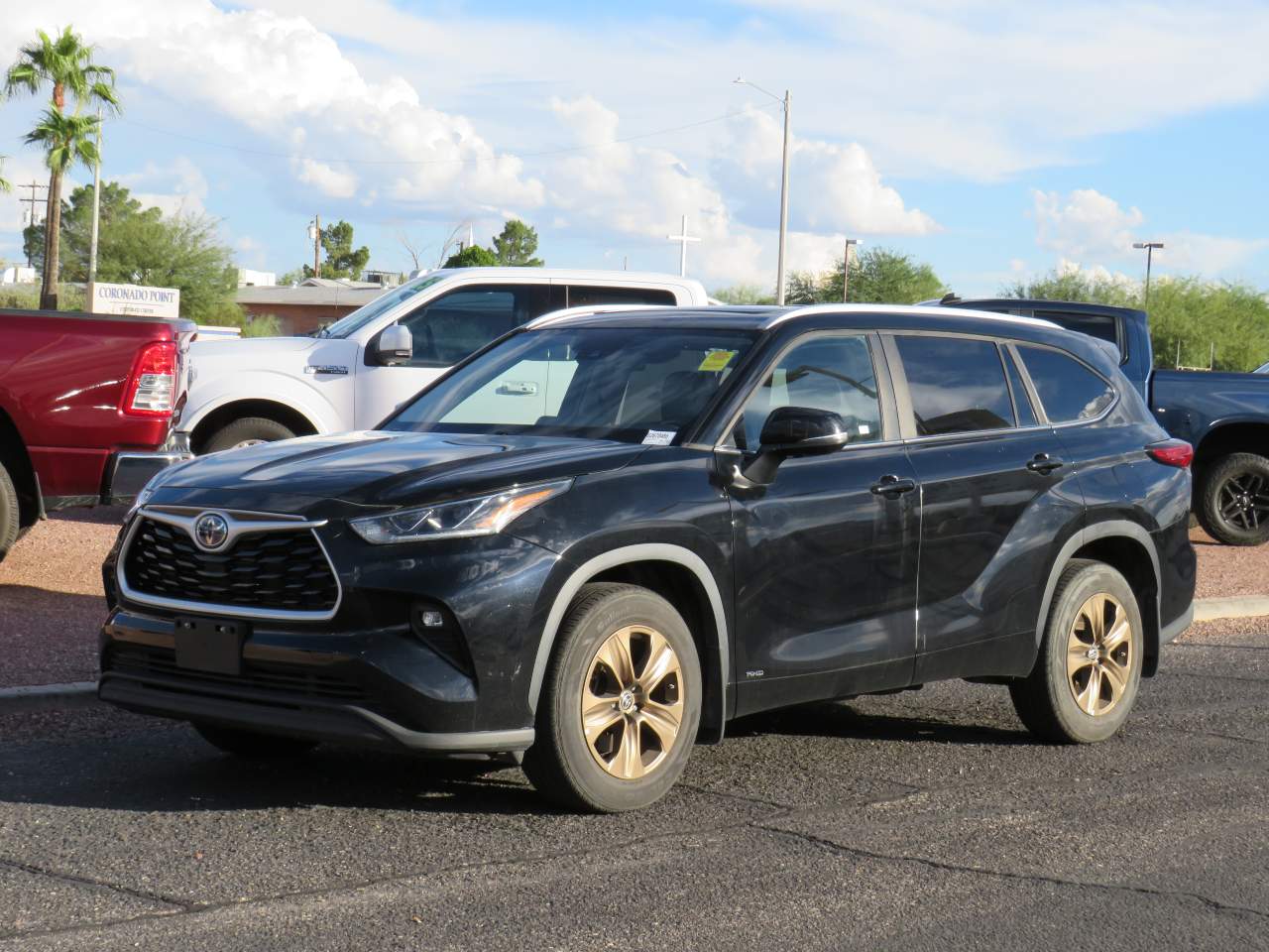 2023 Toyota Highlander Hybrid Bronze Edition