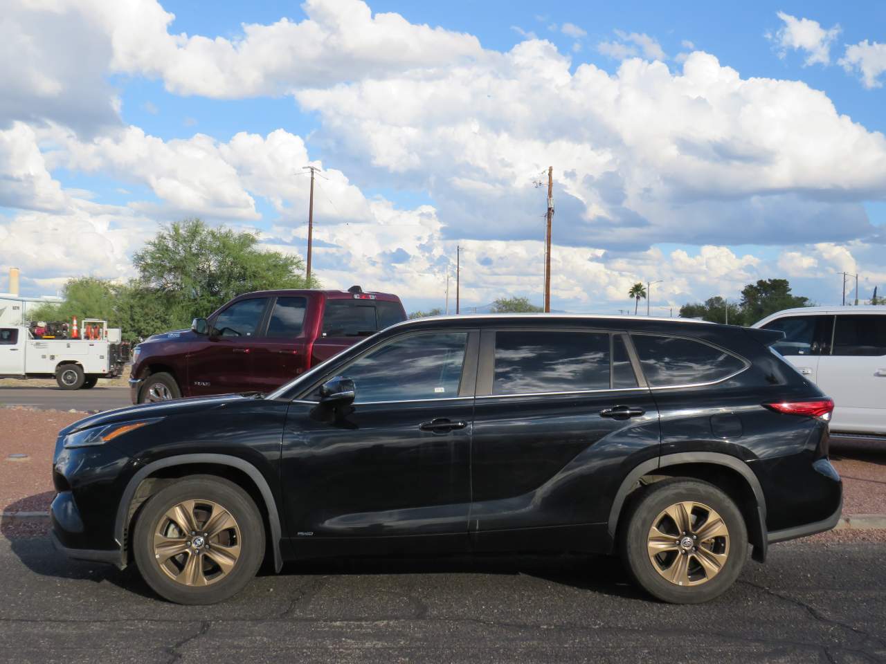 2023 Toyota Highlander Hybrid Bronze Edition