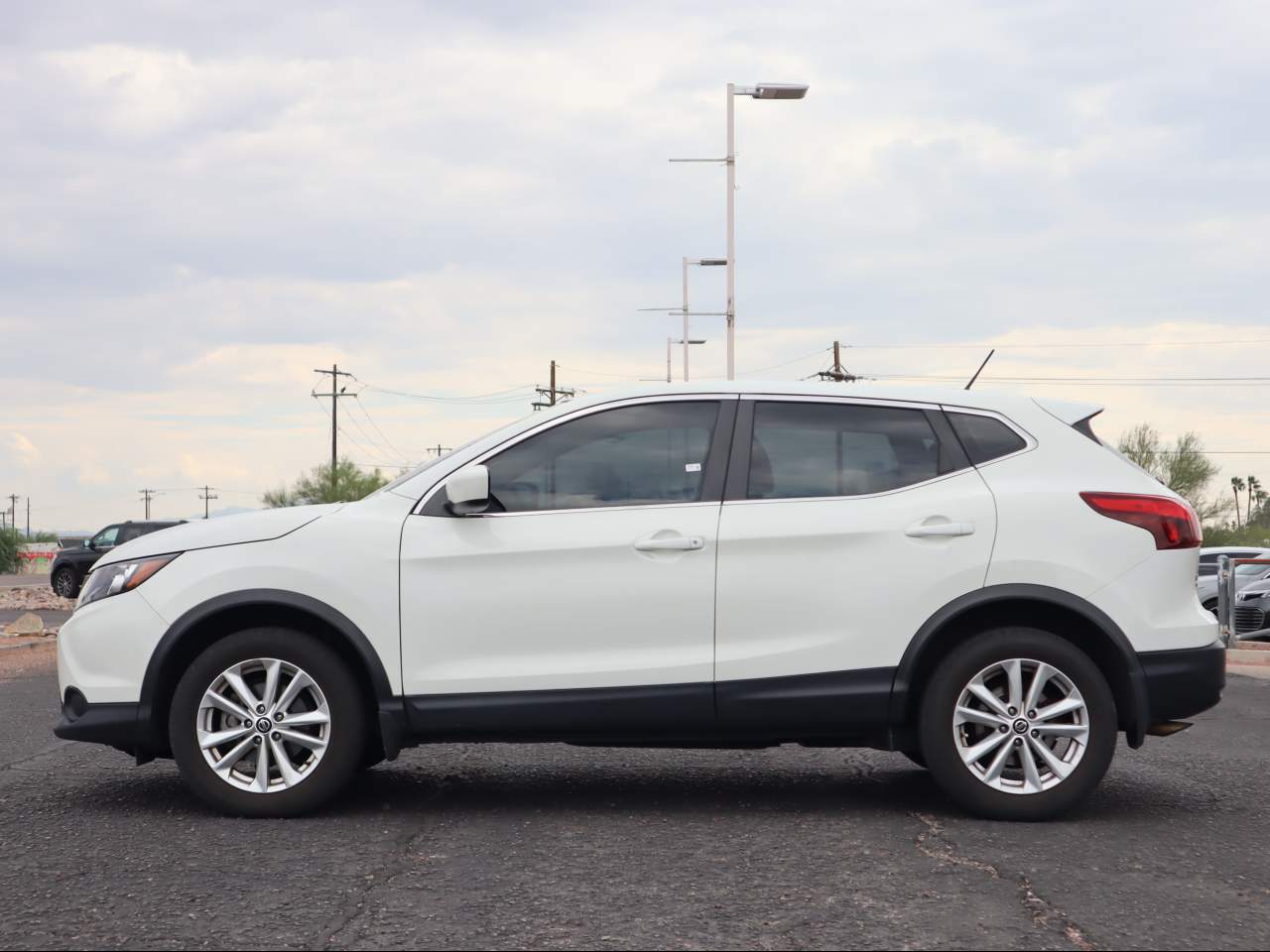 2019 Nissan Rogue Sport S photo 3