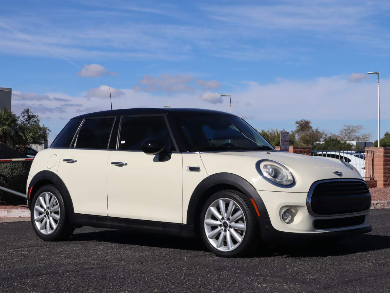 2018 MINI Cooper Base's photo