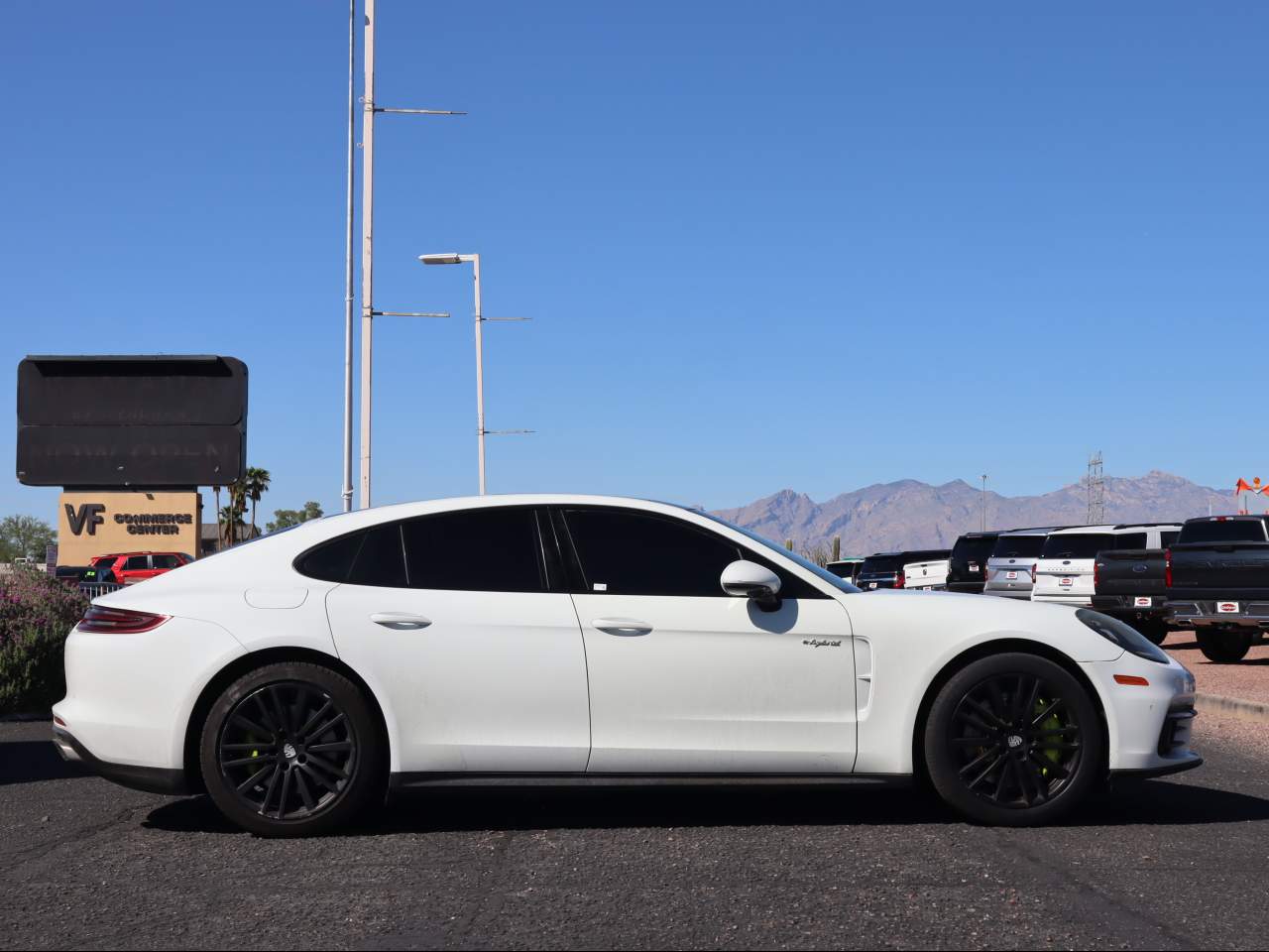 2018 Porsche Panamera 4 E-Hybrid photo 2