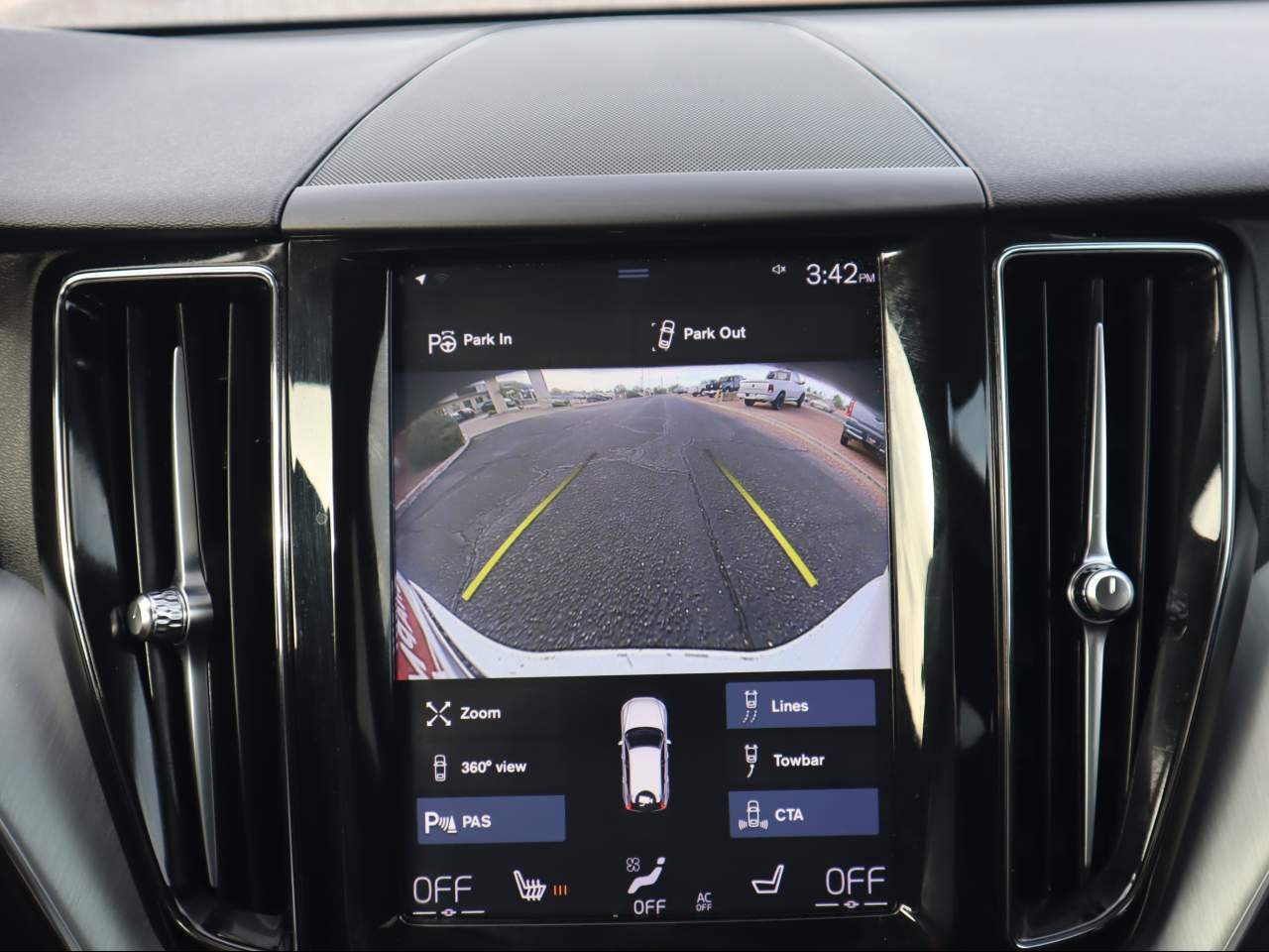 2018 Volvo XC60 T8 eAWD Momentum