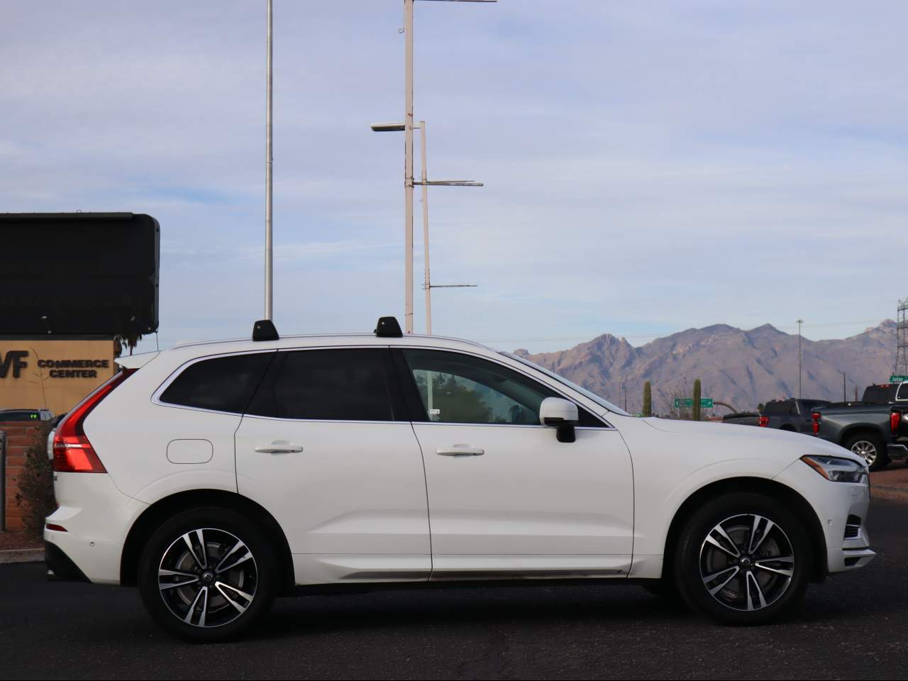 2018 Volvo XC60 T8 eAWD Momentum