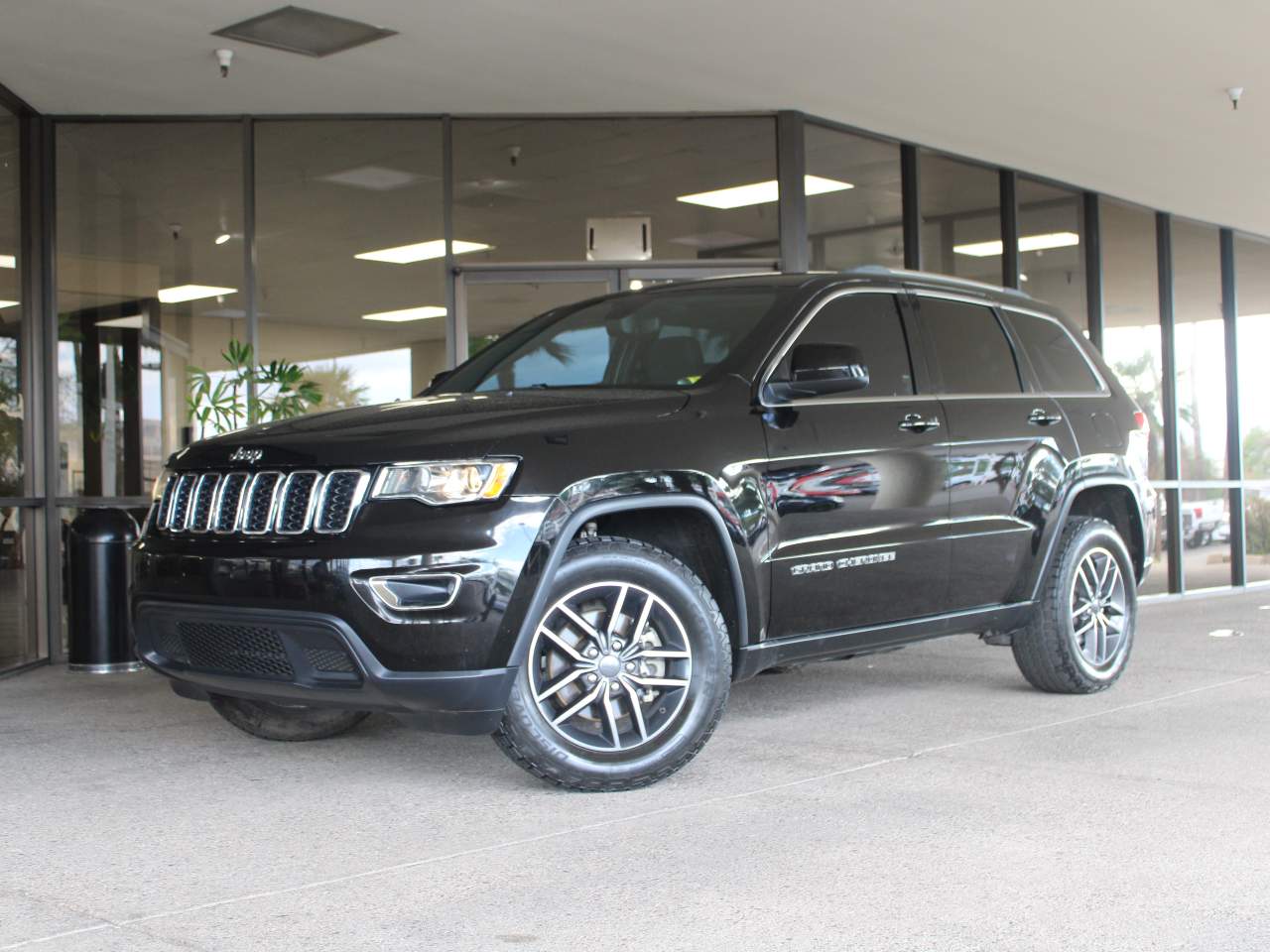 2019 Jeep Grand Cherokee Laredo E