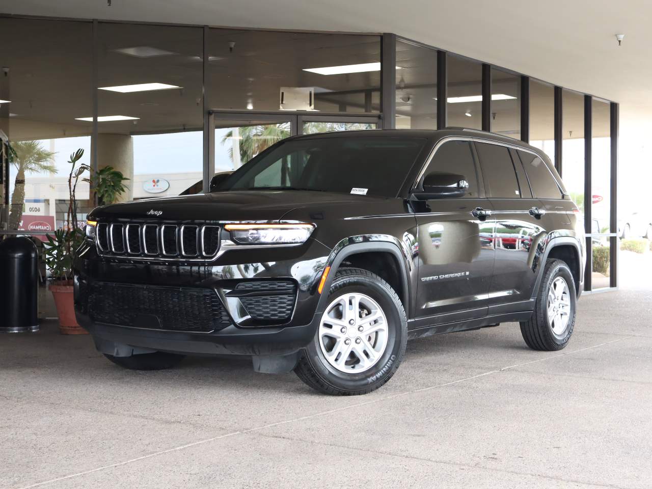 2023 Jeep Grand Cherokee Laredo