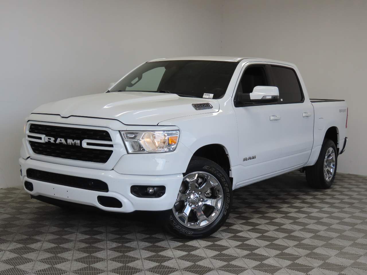 2023 RAM 1500 Big Horn/Lone Star 4x4 Crew Cab 5'7's photo