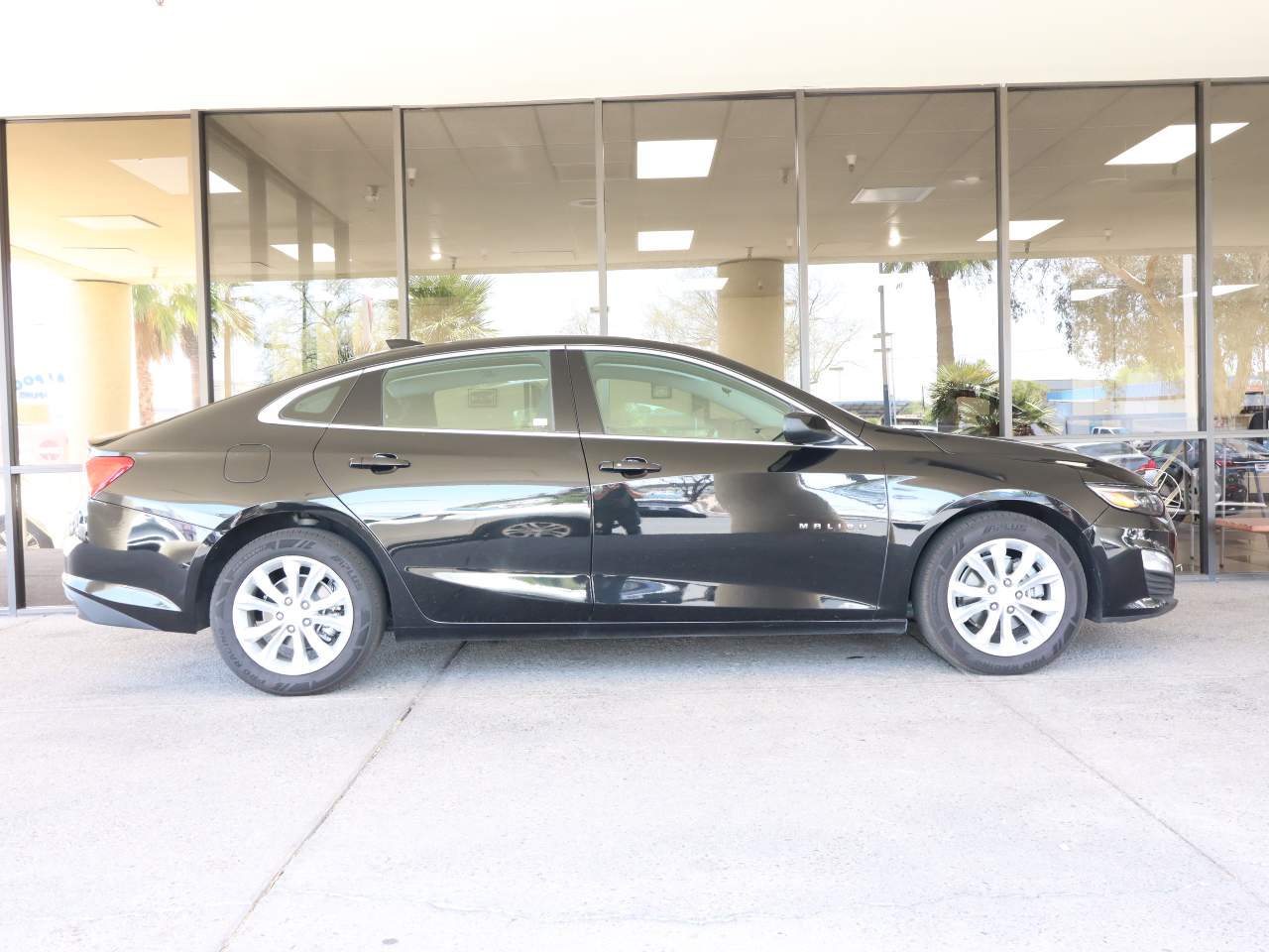 2023 Chevrolet Malibu 1LT - Photo 5