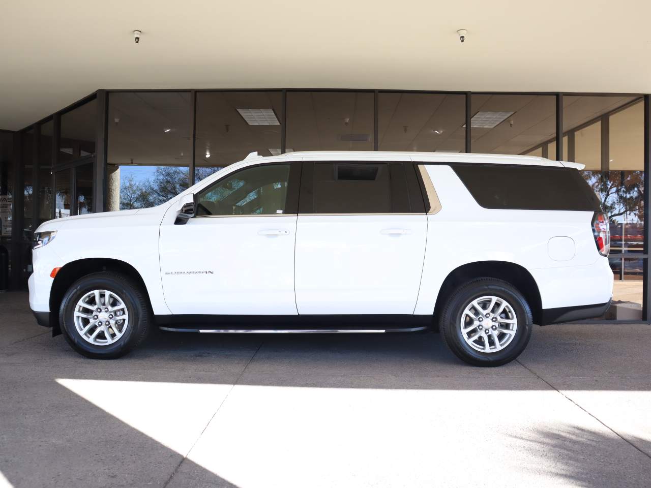 2023 Chevrolet Suburban LT