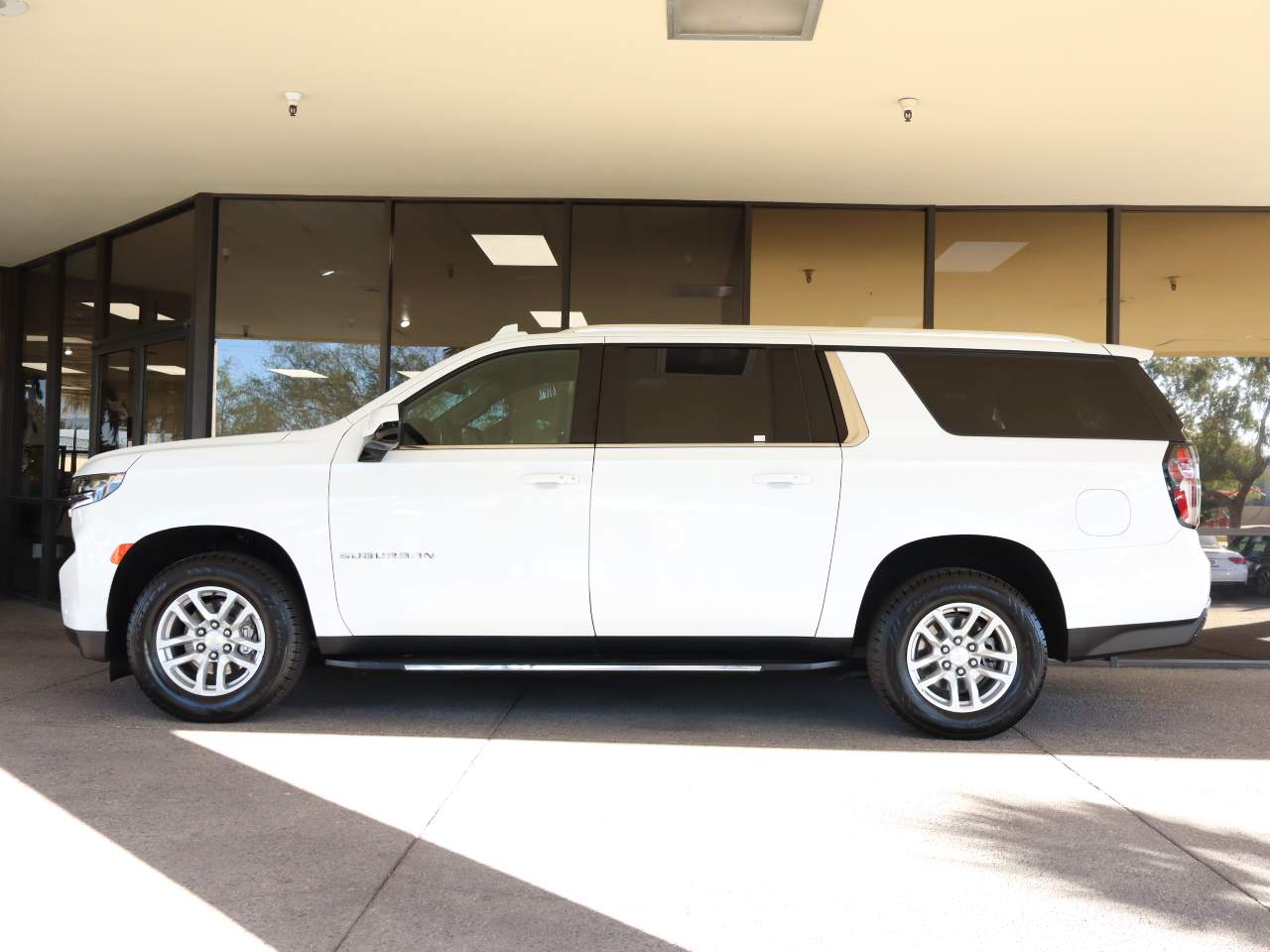 2023 Chevrolet Suburban LT