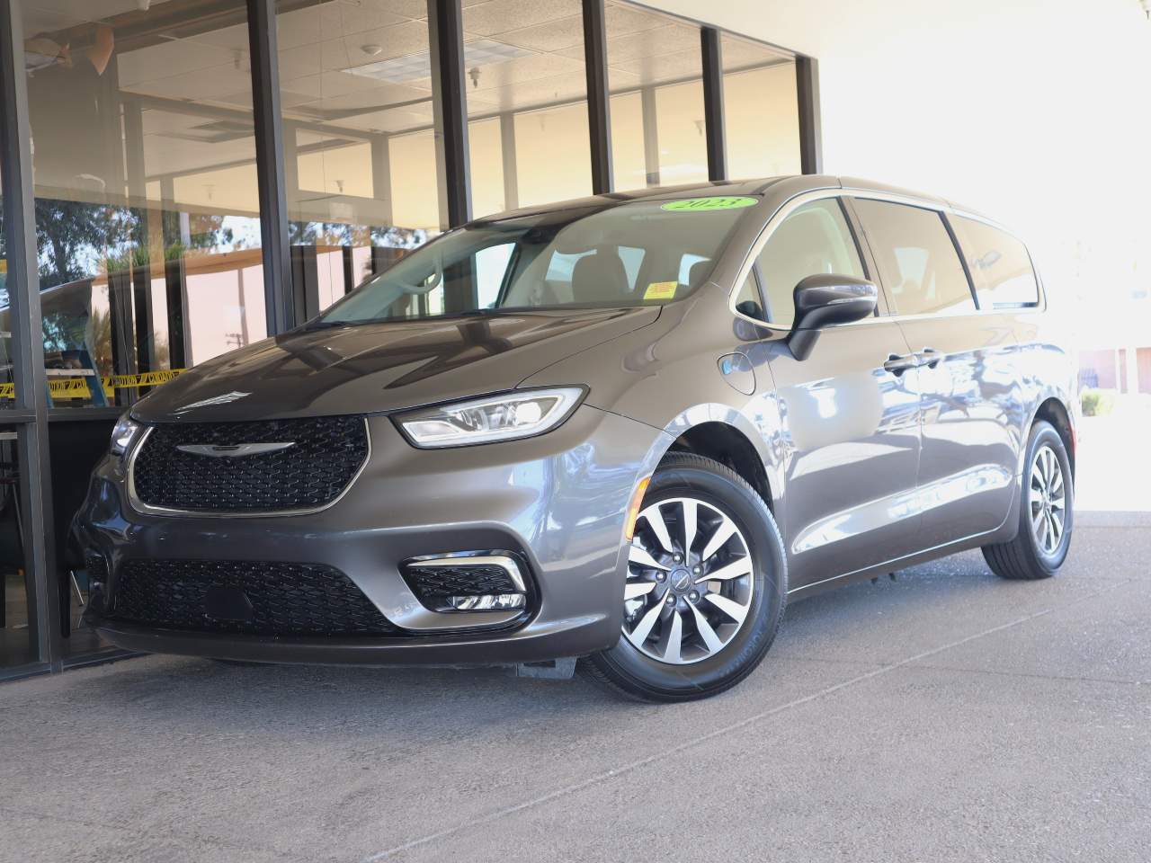 2023 Chrysler Pacifica Plug-In Hybrid Touring L