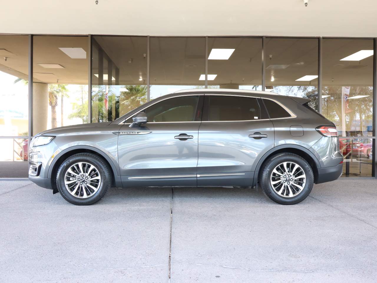 2019 Lincoln Nautilus Select