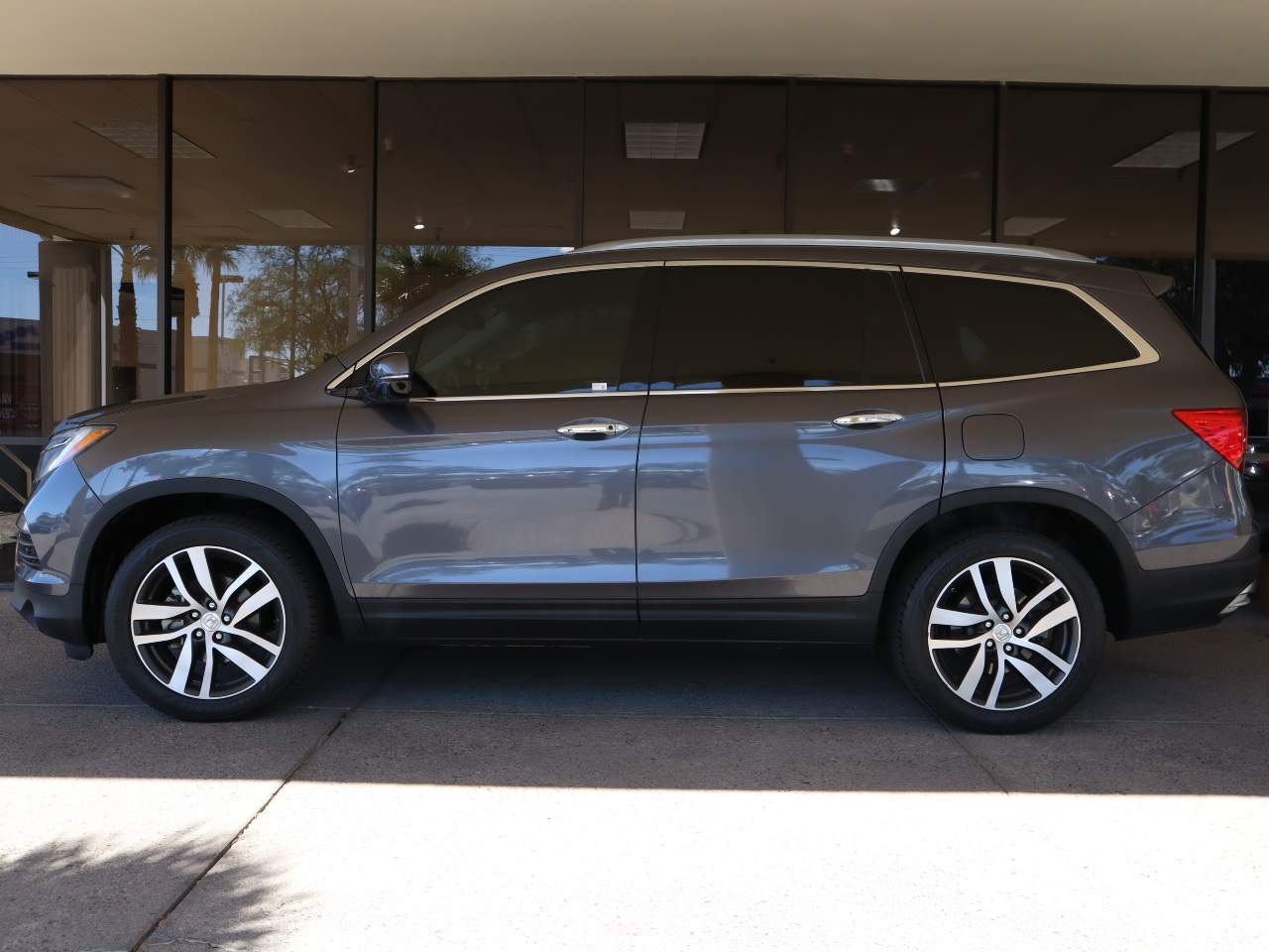 Used 2018 Honda Pilot Touring with VIN 5FNYF6H97JB032342 for sale in Tucson, AZ