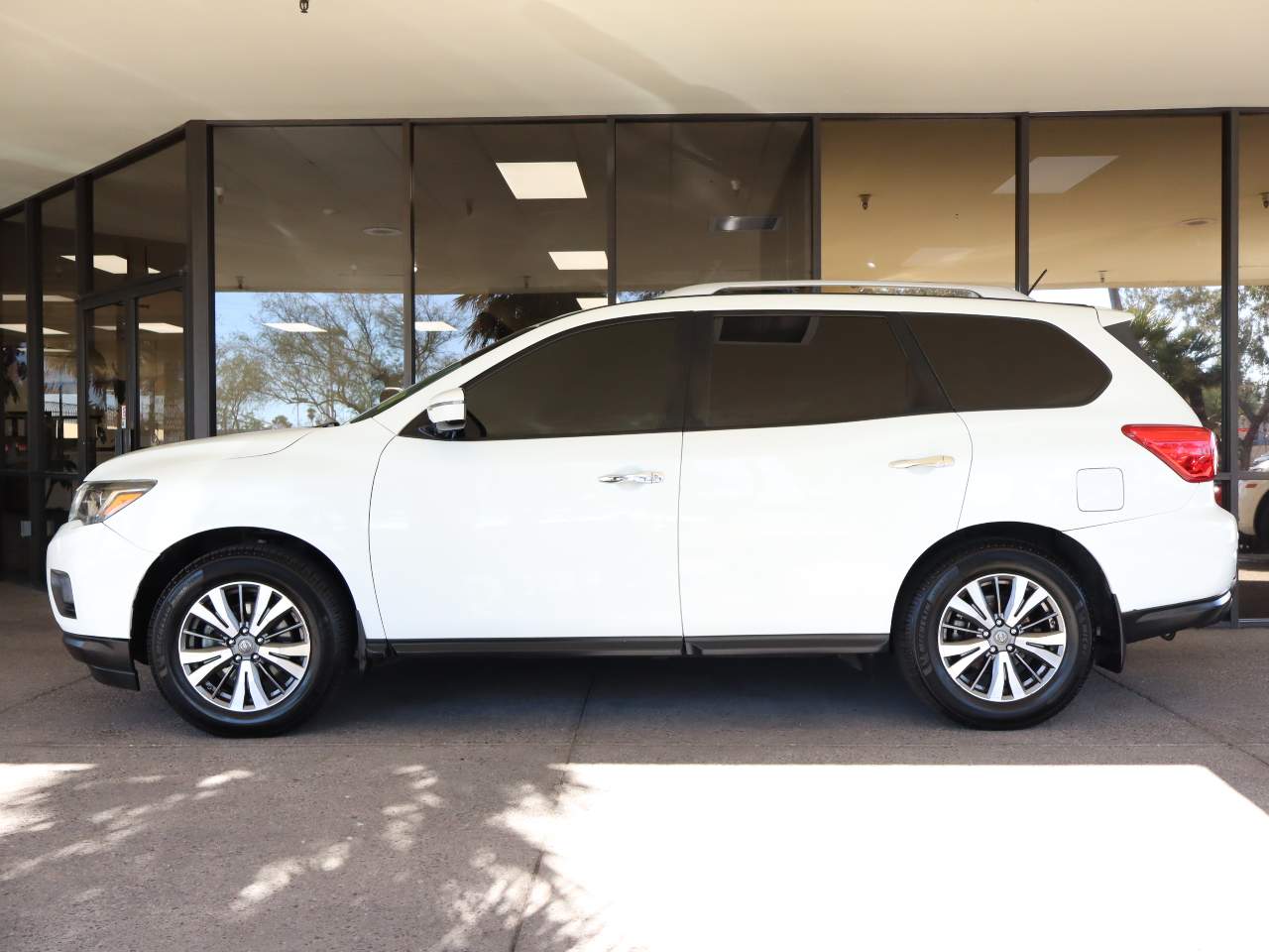 2017 Nissan Pathfinder SV