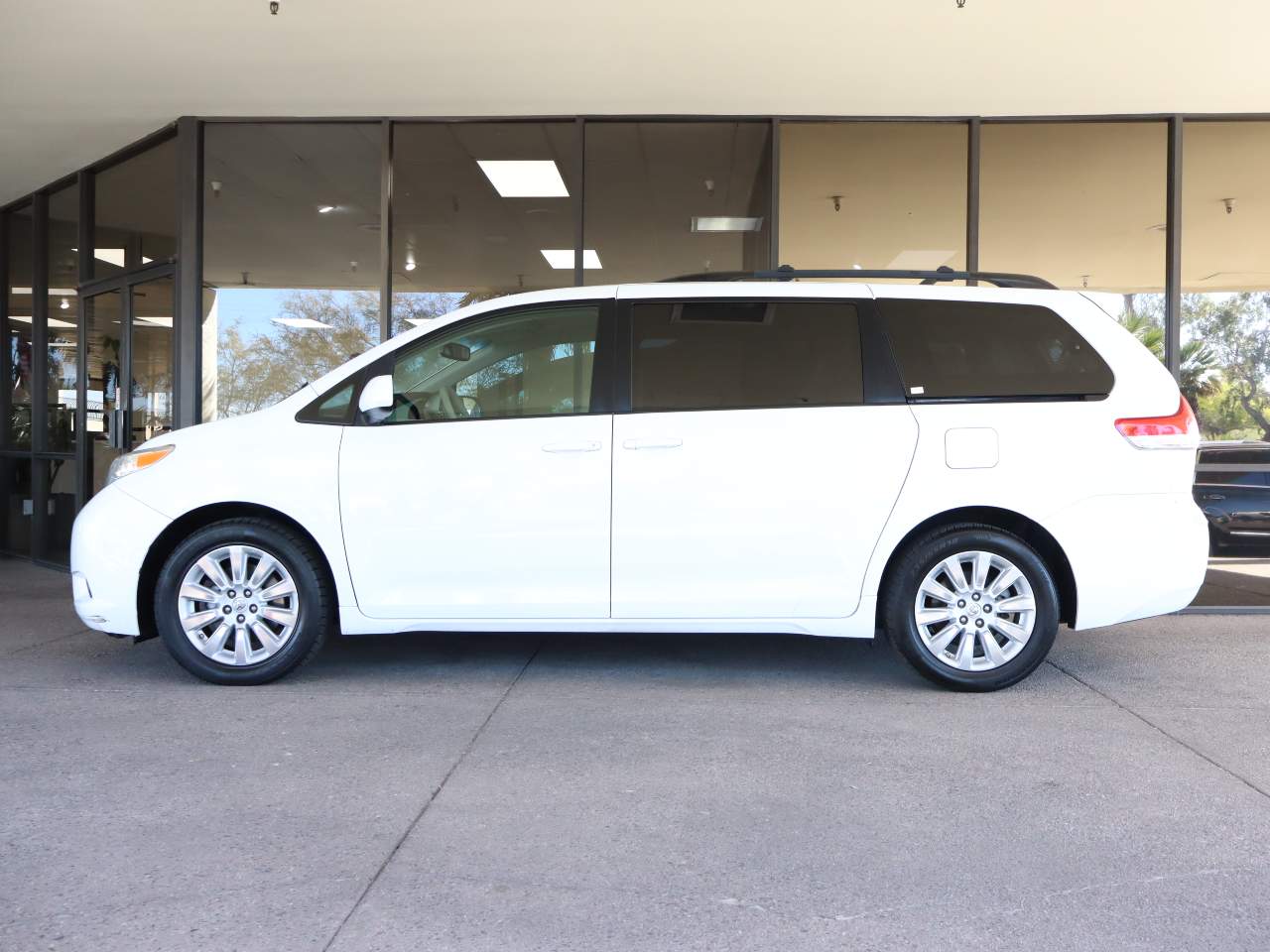 2014 Toyota Sienna XLE 7-Passenger