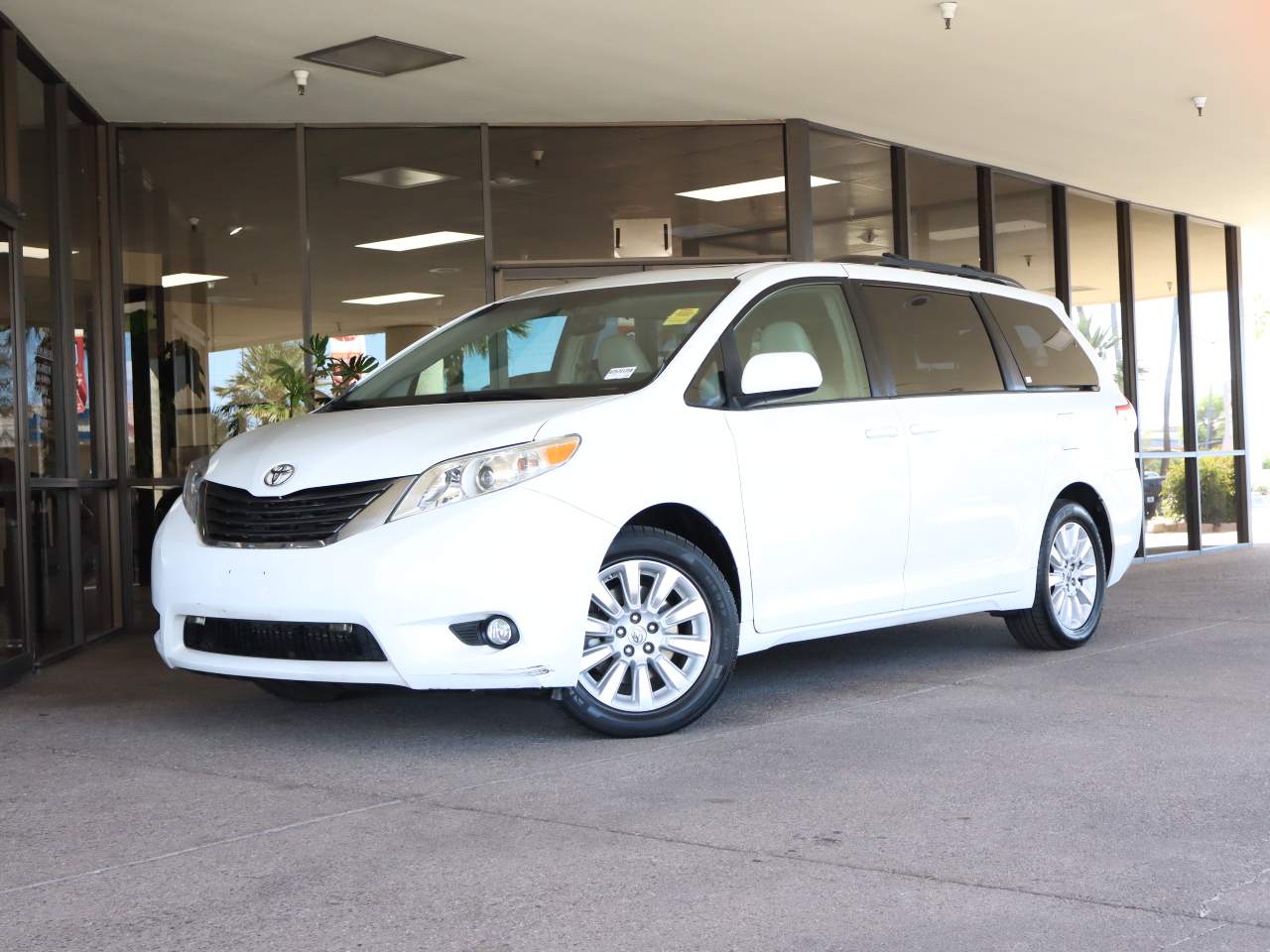 2014 Toyota Sienna XLE 7-Passenger