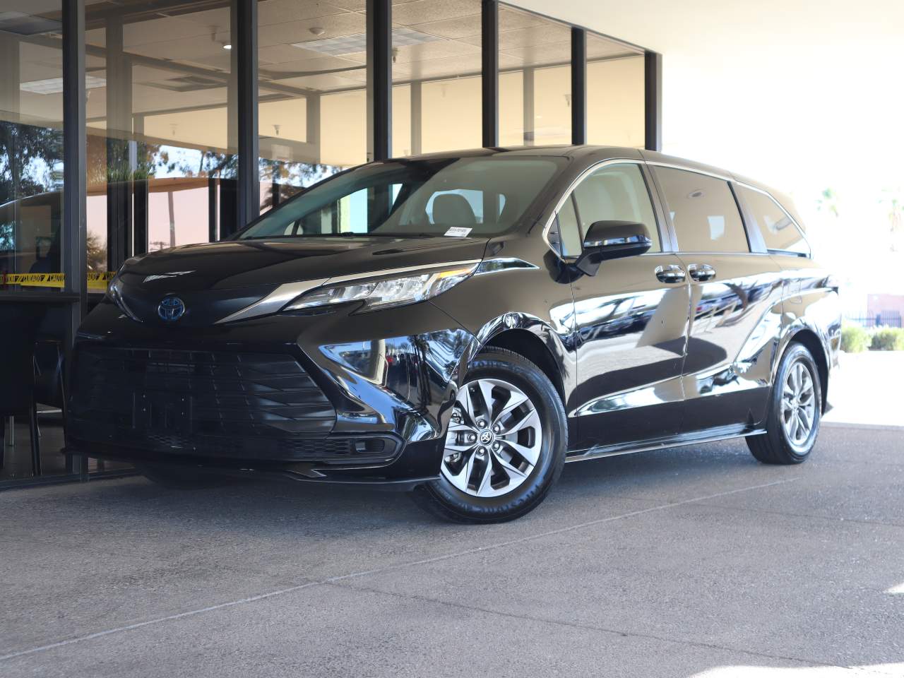 2023 Toyota Sienna LE 8-Passenger