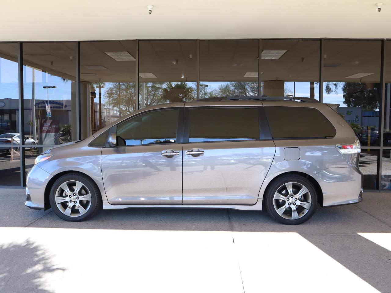 2015 Toyota Sienna SE 8-Passenger