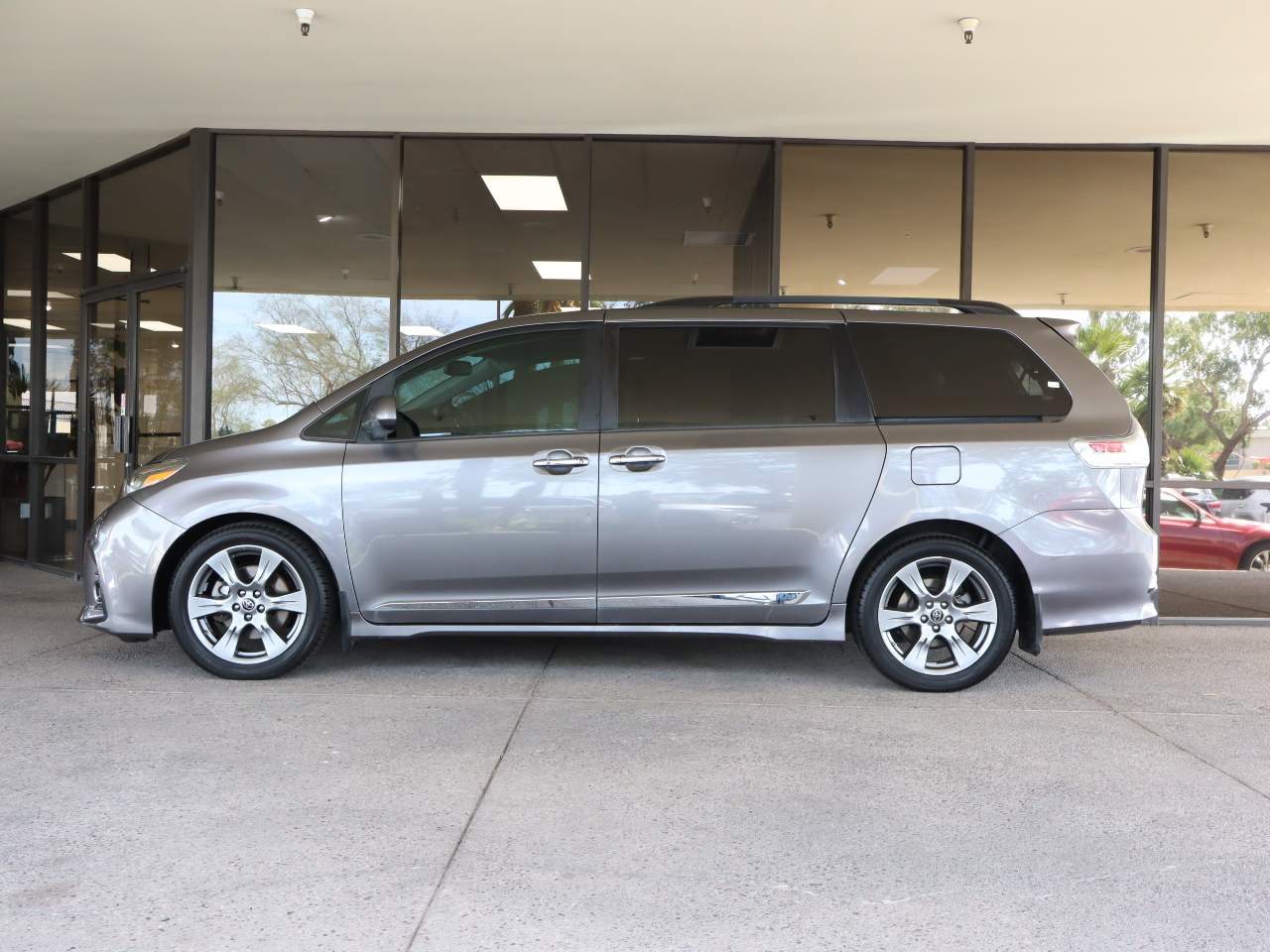 2018 Toyota Sienna SE Premium 8-Passenger