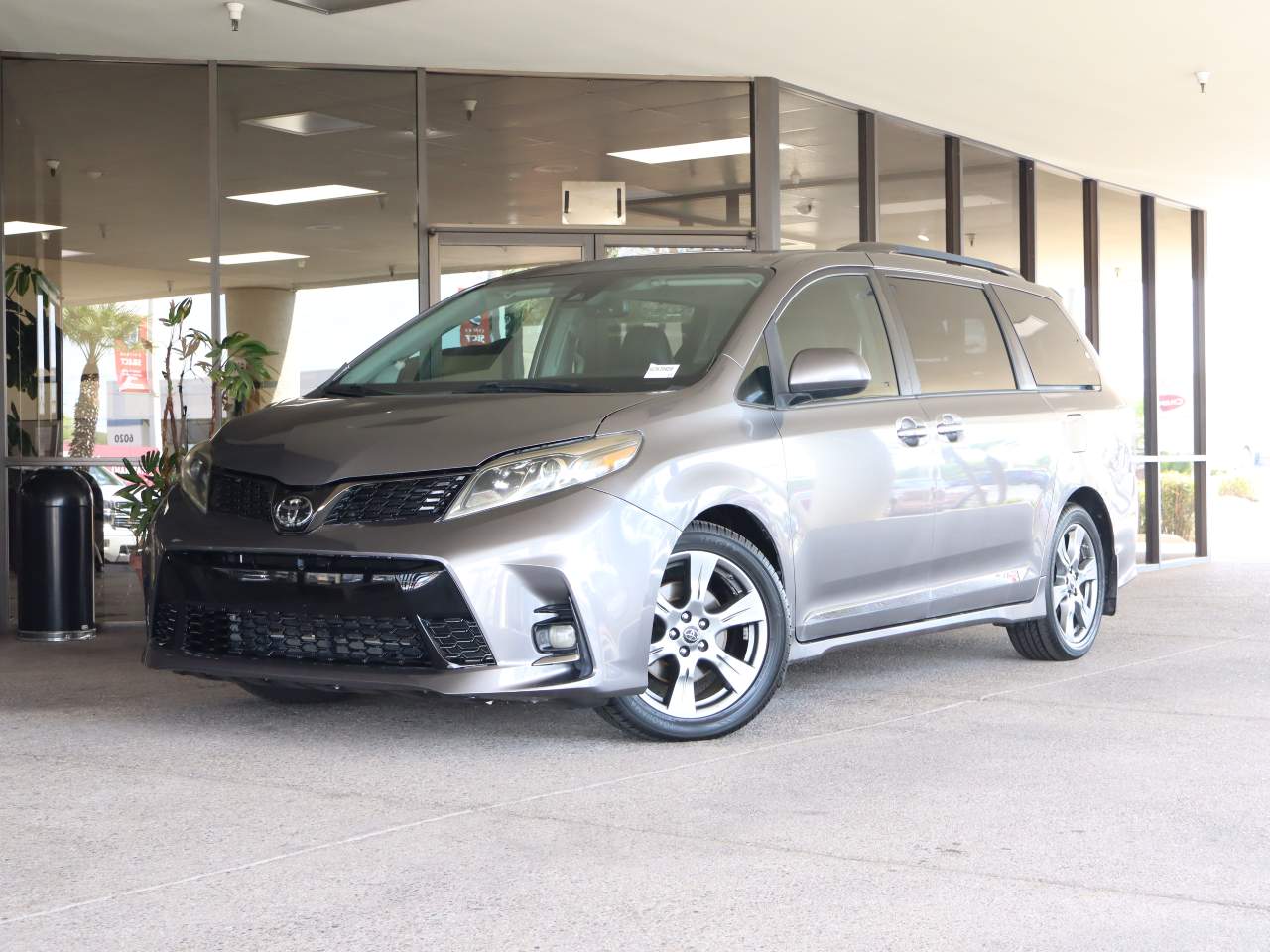2018 Toyota Sienna SE Premium 8-Passenger
