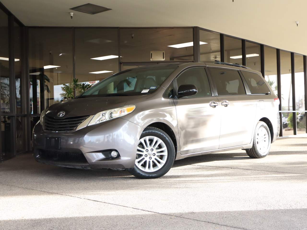 2012 Toyota Sienna XLE 7-Passenger Auto Access Seat