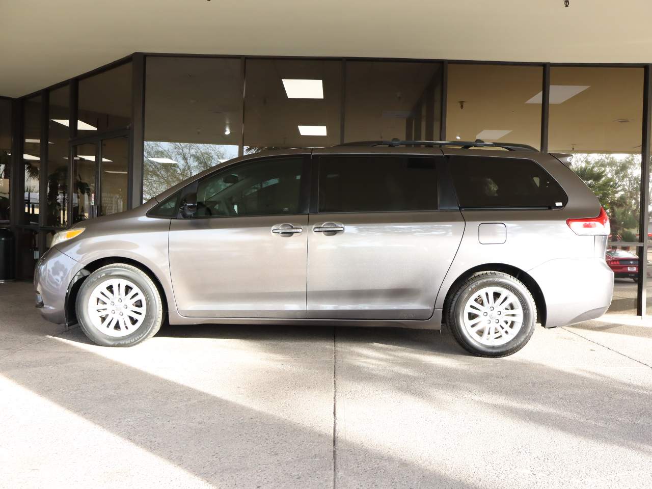 2012 Toyota Sienna XLE 7-Passenger Auto Access Seat