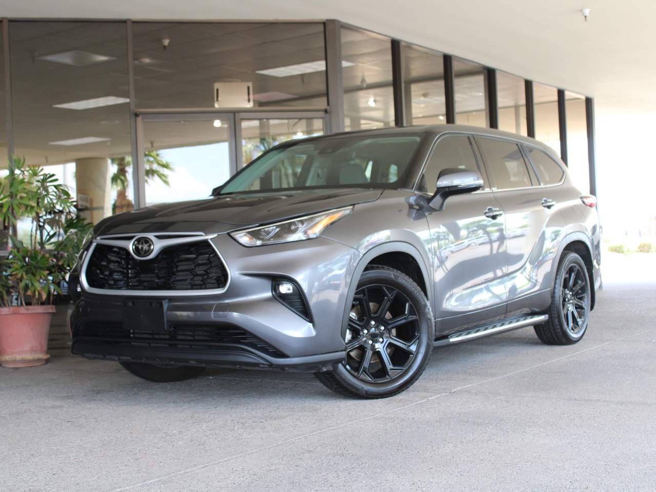 2022 Toyota Highlander LE