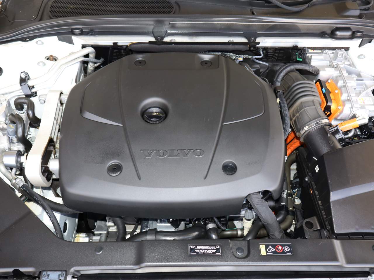 2021 Volvo S60 Recharge T8 R-Design Expression