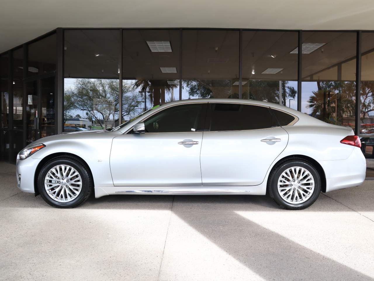 2016 INFINITI Q70L 3.7