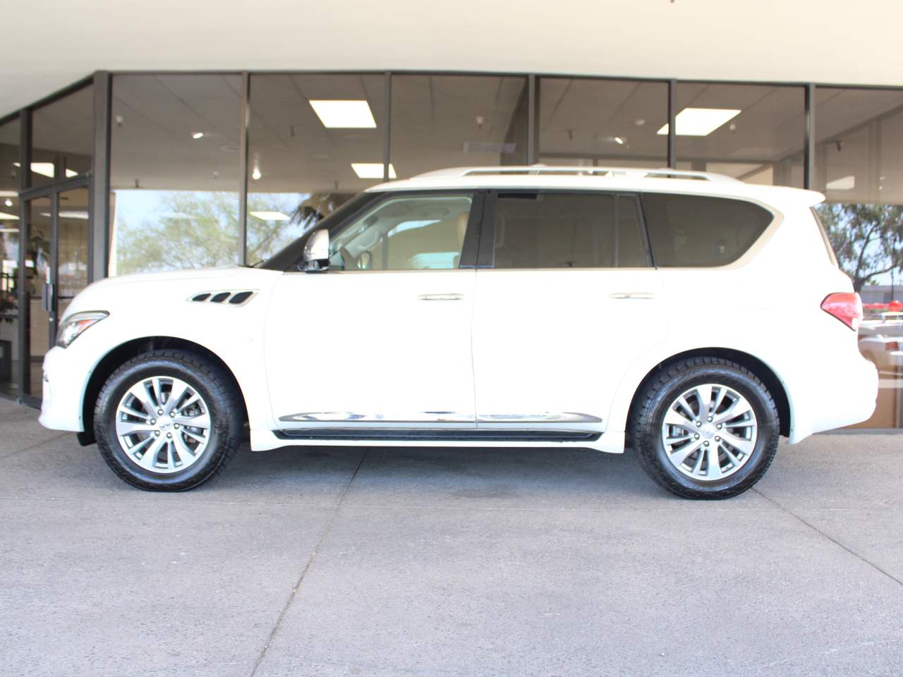 2016 INFINITI QX80