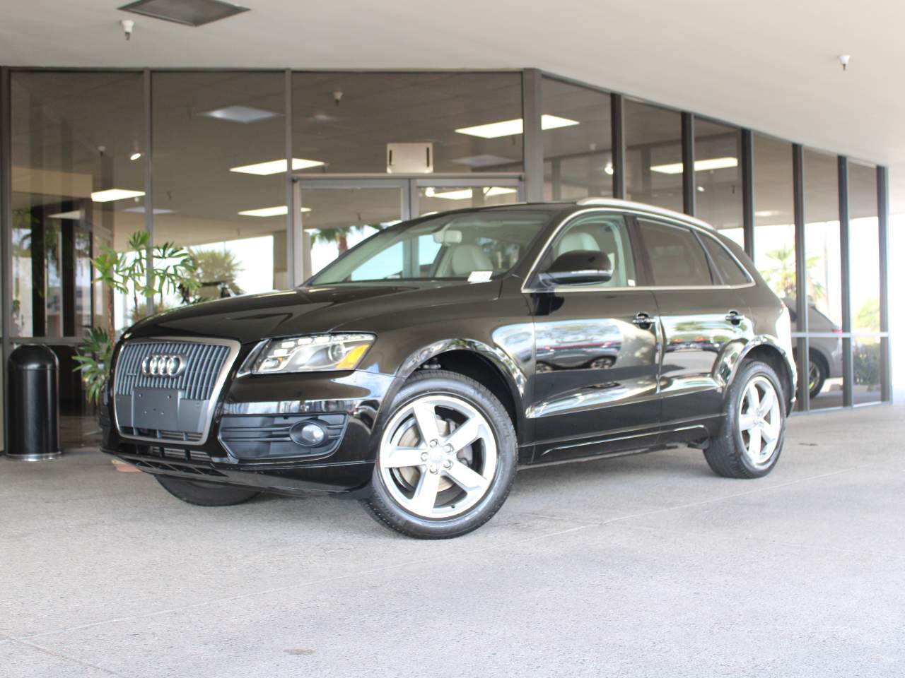 2011 Audi Q5 2.0T quattro Premium Plus