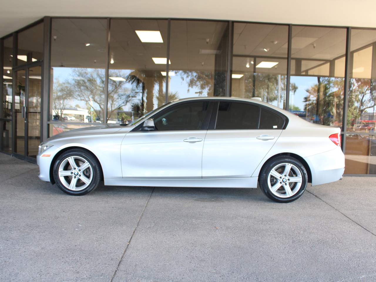 2013 BMW 3-Series 320i