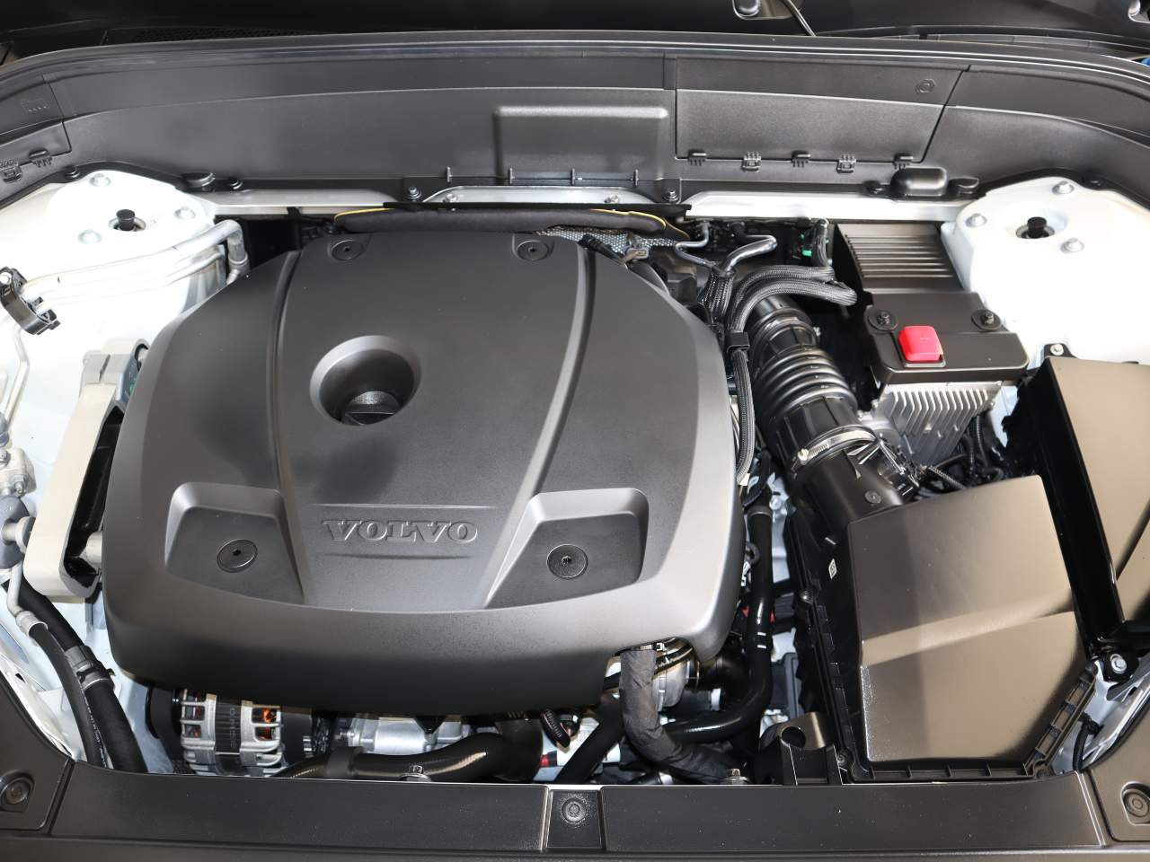 2020 Volvo XC90 T6 Momentum 7-Passenger