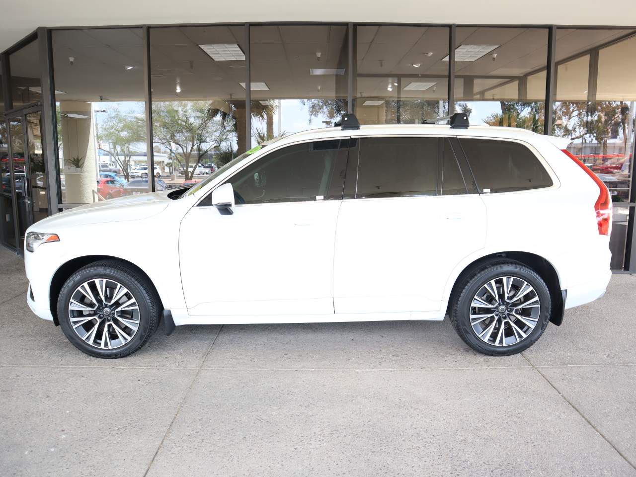 2020 Volvo XC90 T6 Momentum 7-Passenger