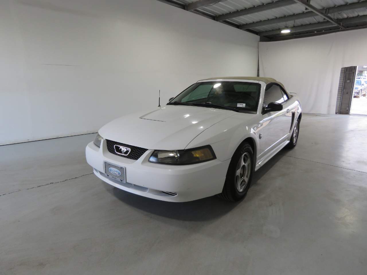 2004 Ford Mustang Deluxe
