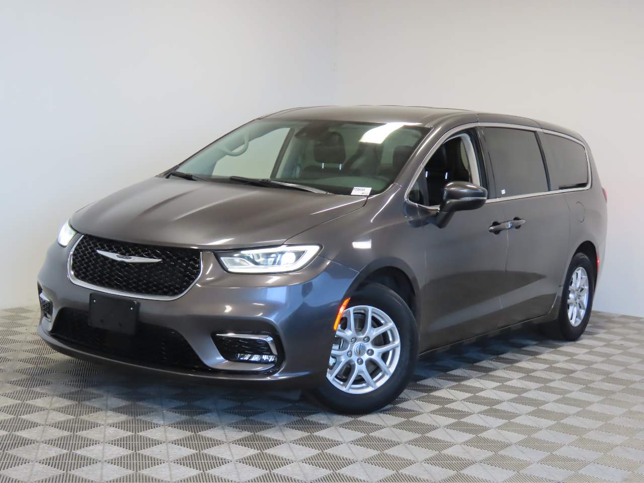 2023 Chrysler Pacifica's photo