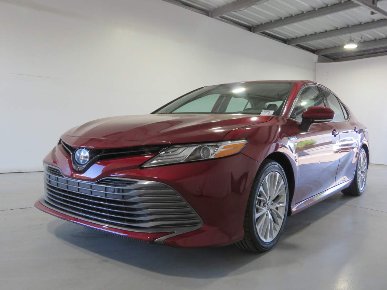 2020 Toyota Camry Hybrid XLE