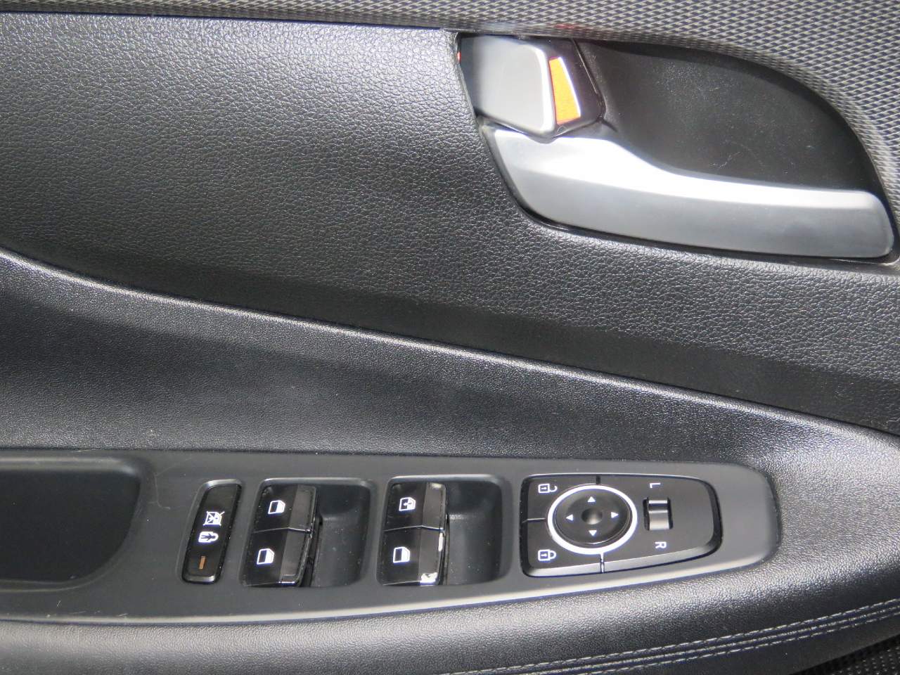 2019 Hyundai Santa Fe SE - Photo 19
