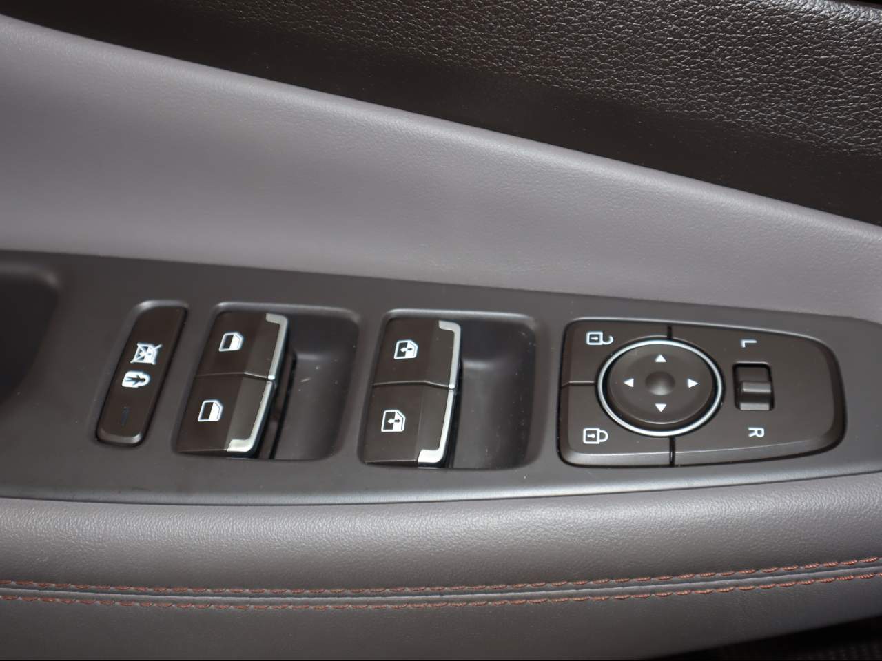 2020 Hyundai Santa Fe Limited - Photo 20