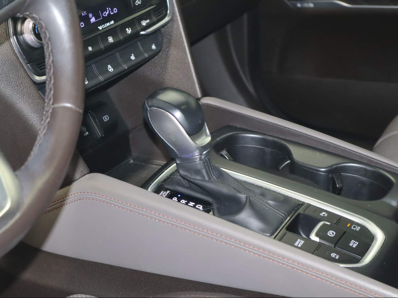 2020 Hyundai Santa Fe Limited - Photo 16