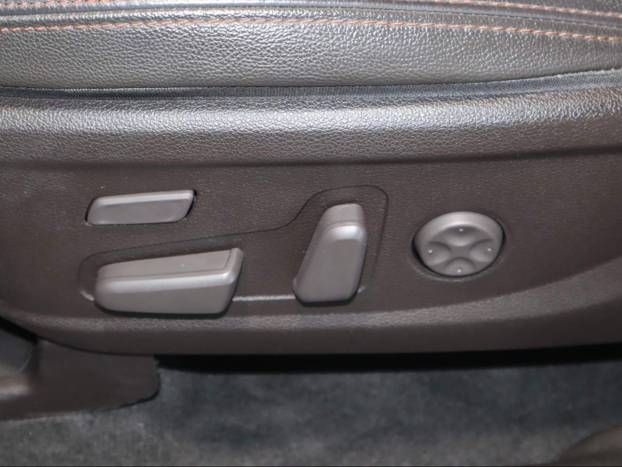 2020 Hyundai Santa Fe Limited - Photo 22