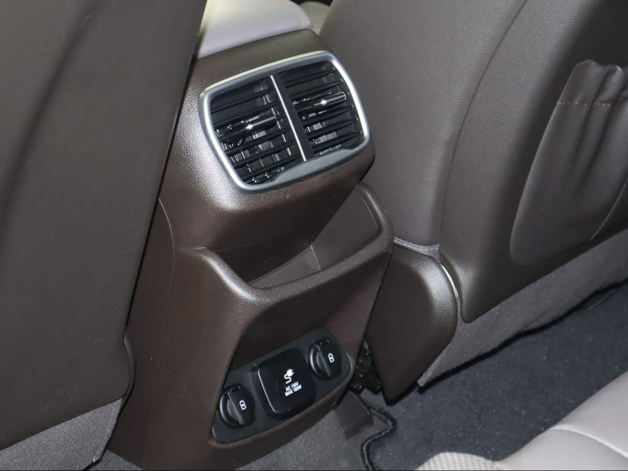 2020 Hyundai Santa Fe Limited - Photo 27