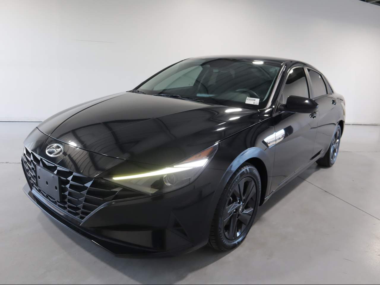 Phantom Black 2022 Hyundai Elantra Sedan Front-Wheel Drive Continuously Variable Transmission