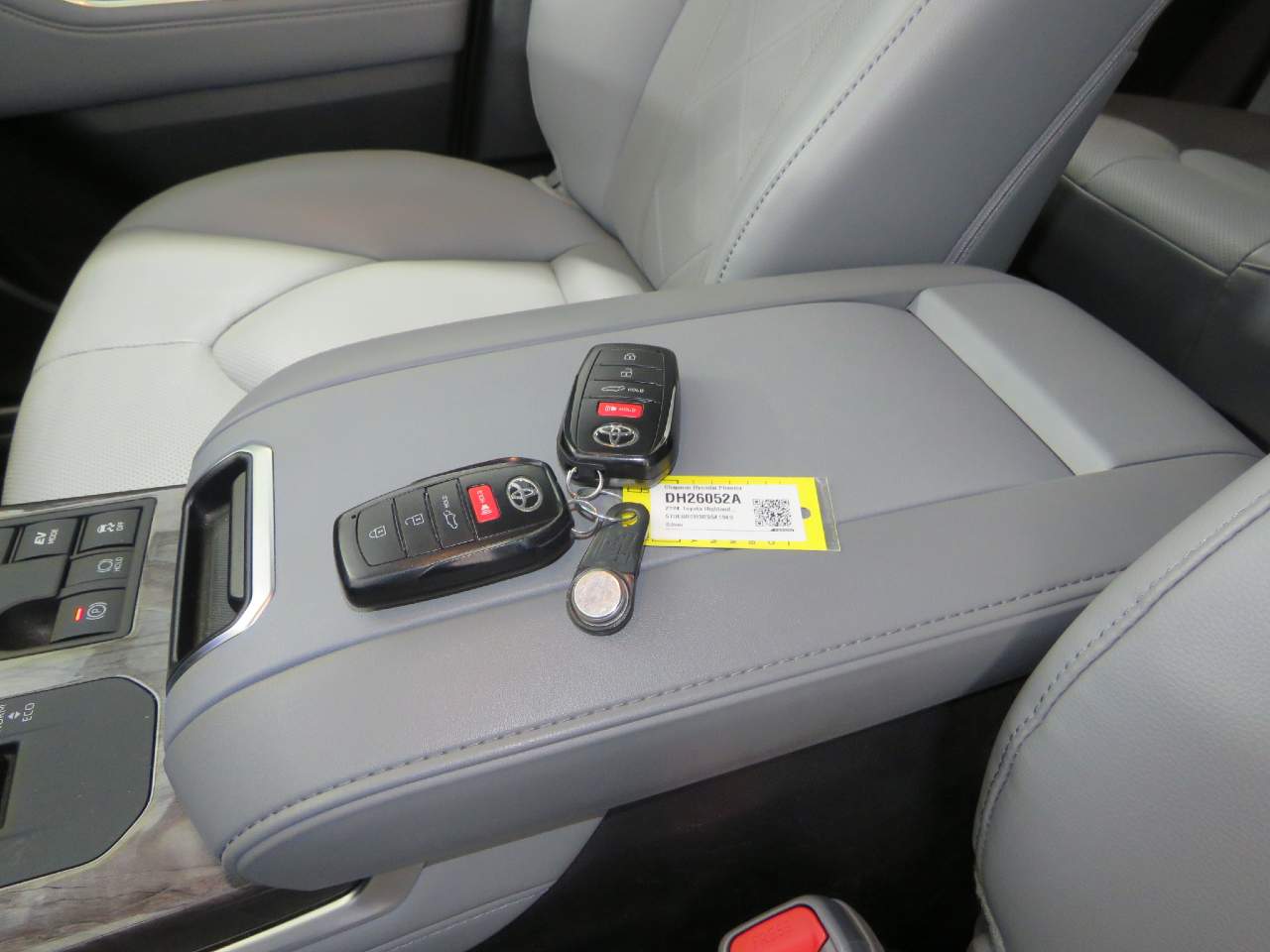 2024 Toyota Highlander Hybrid Platinum