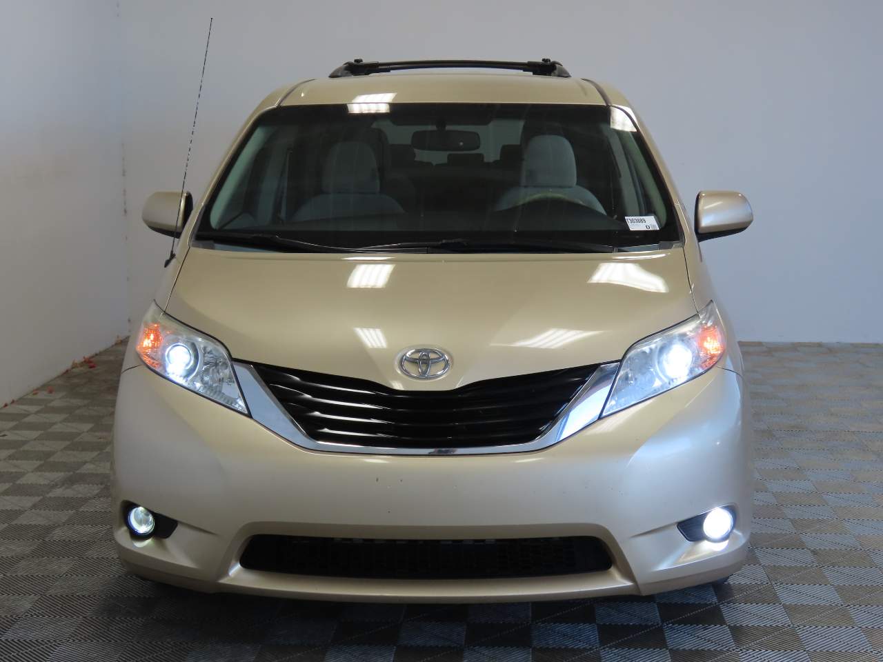 2014 Toyota Sienna LE 8-Passenger