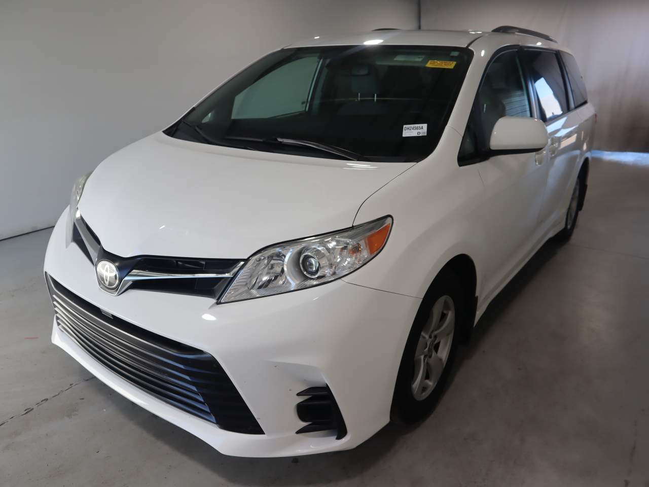 2020 Toyota Sienna LE 7-Passenger Auto Access Seat