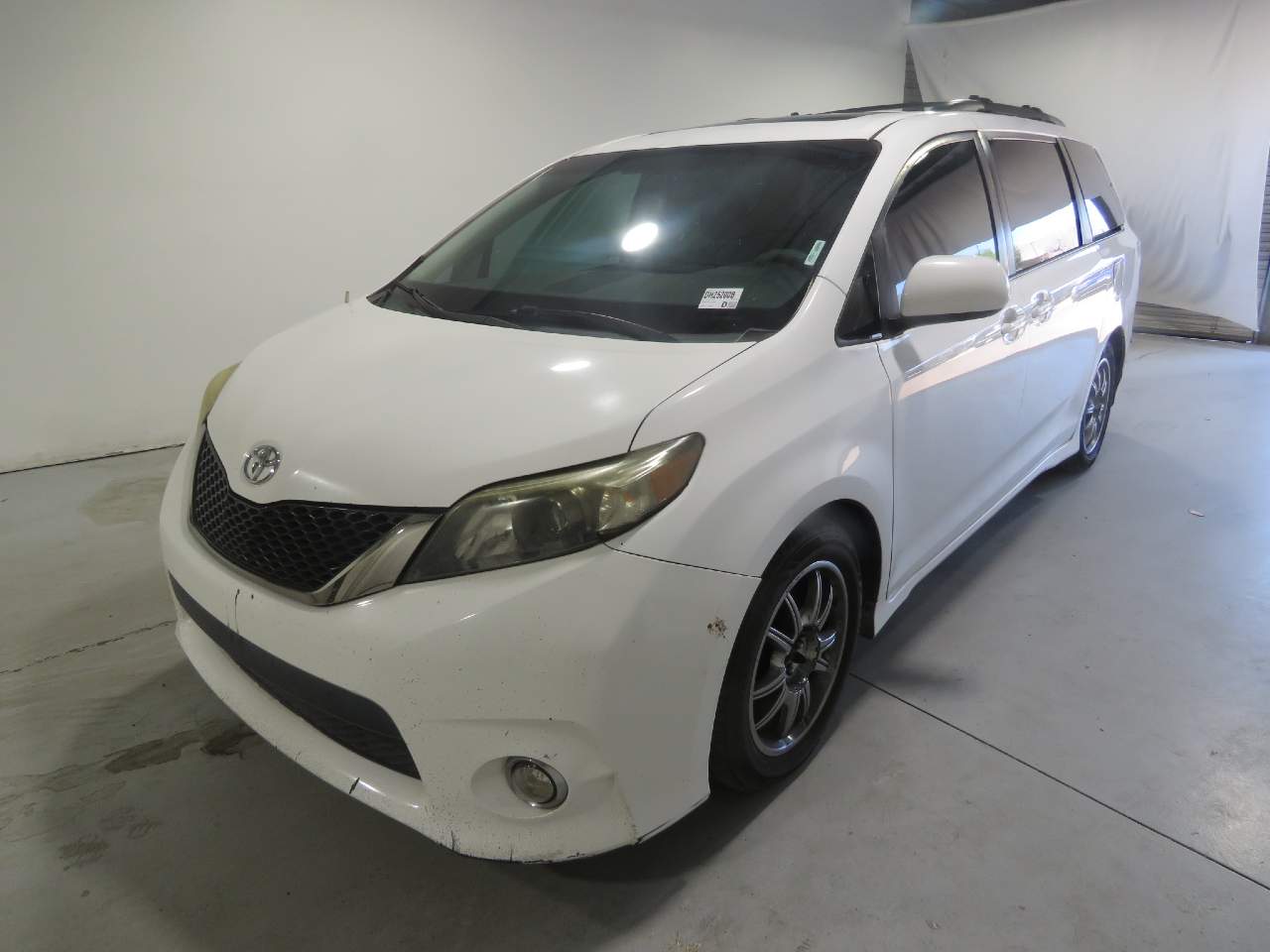 2012 Toyota Sienna SE 8-Passenger