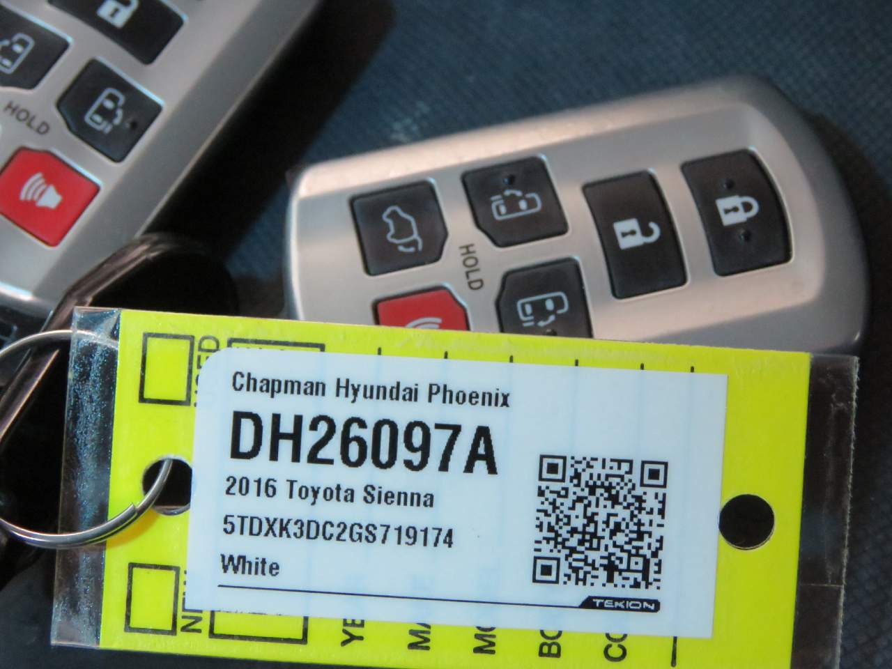 2016 Toyota Sienna SE 8-Passenger