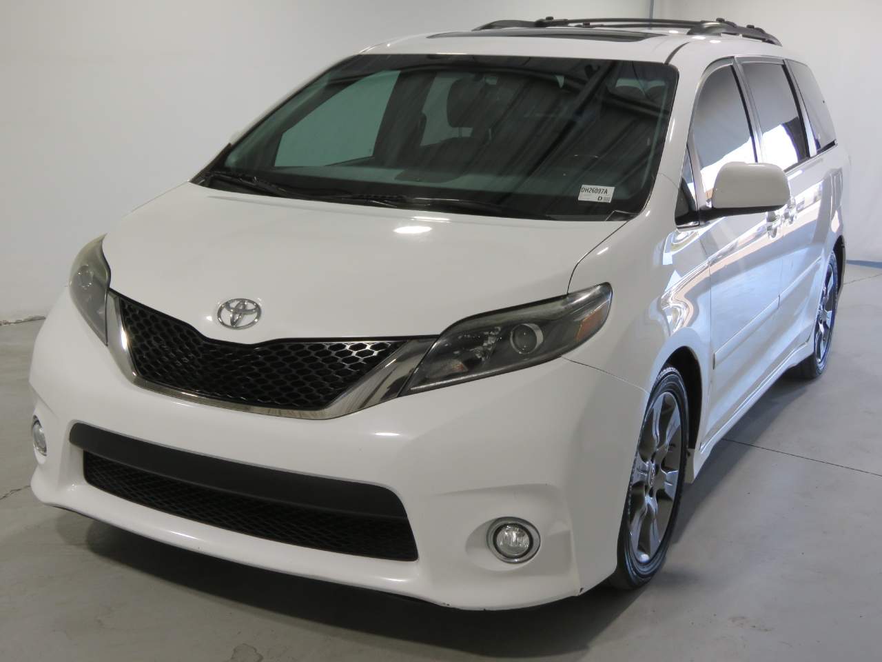 2016 Toyota Sienna SE 8-Passenger