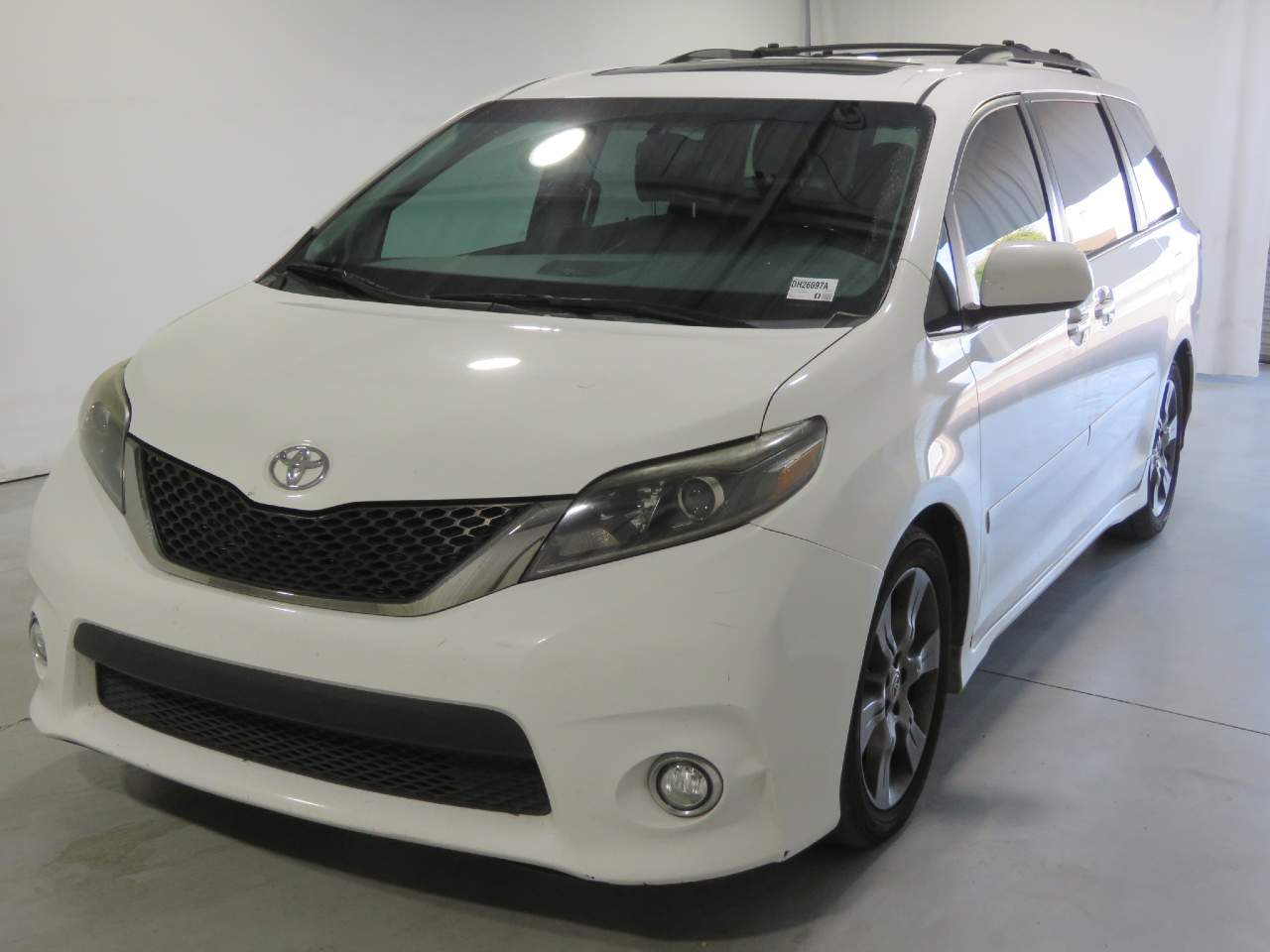 2016 Toyota Sienna SE 8-Passenger
