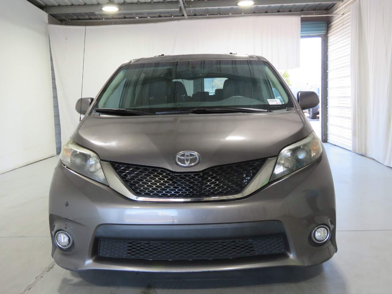 2012 Toyota Sienna SE 8-Passenger